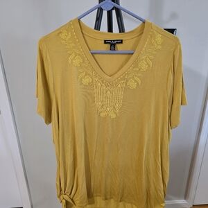 Cable & Gauge Women's Yellow Embroidered Top